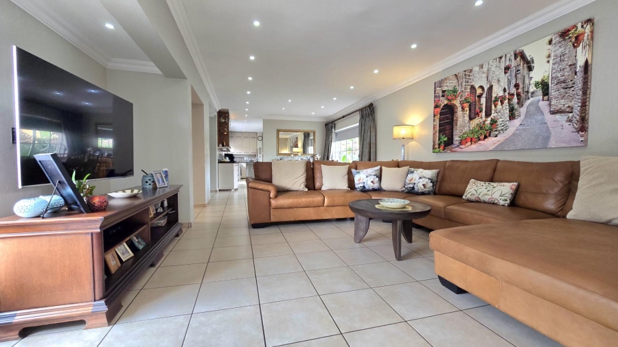 5 Bedroom Property for Sale in Mulbarton Gauteng