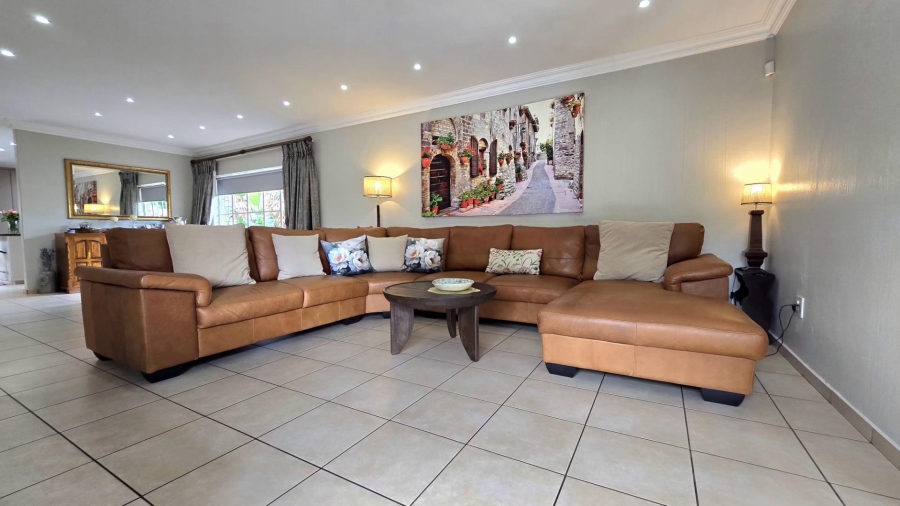 5 Bedroom Property for Sale in Mulbarton Gauteng