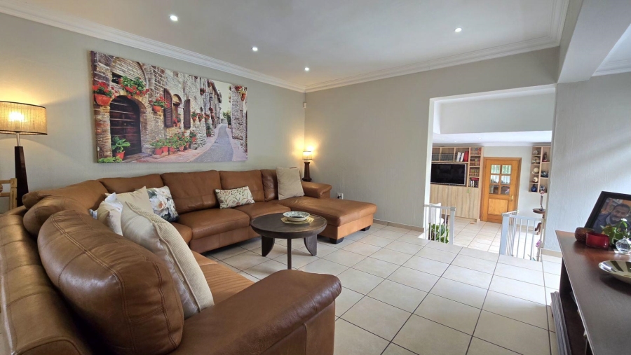5 Bedroom Property for Sale in Mulbarton Gauteng