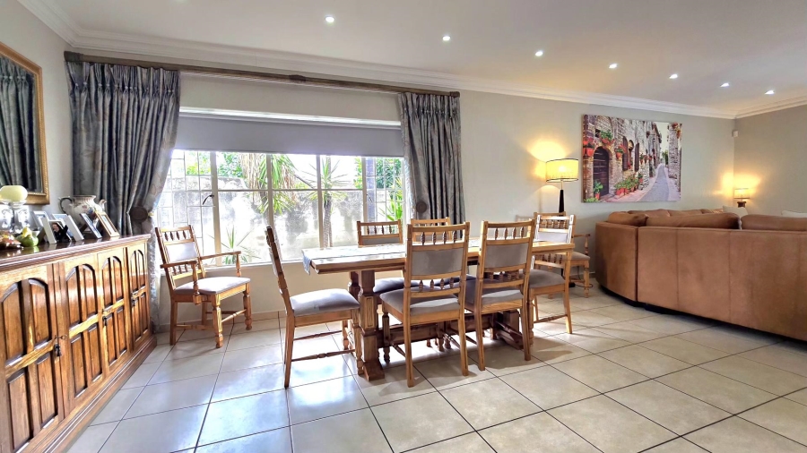 5 Bedroom Property for Sale in Mulbarton Gauteng