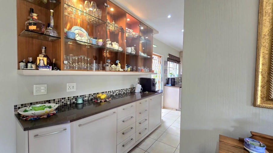 5 Bedroom Property for Sale in Mulbarton Gauteng
