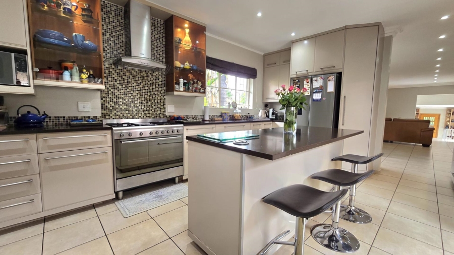 5 Bedroom Property for Sale in Mulbarton Gauteng