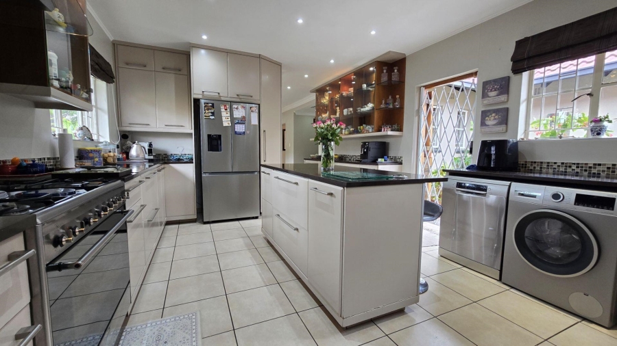 5 Bedroom Property for Sale in Mulbarton Gauteng