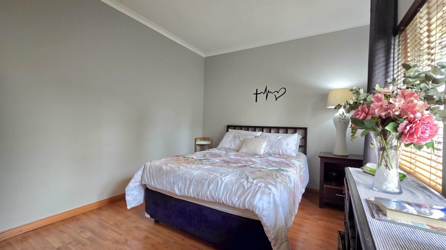 5 Bedroom Property for Sale in Mulbarton Gauteng