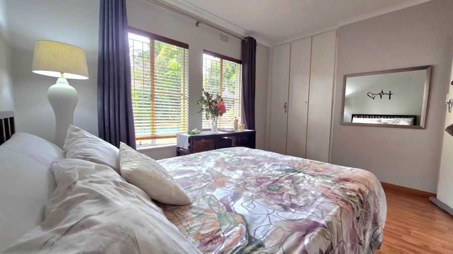 5 Bedroom Property for Sale in Mulbarton Gauteng