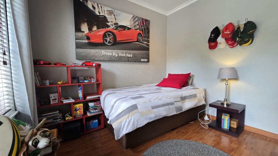 5 Bedroom Property for Sale in Mulbarton Gauteng