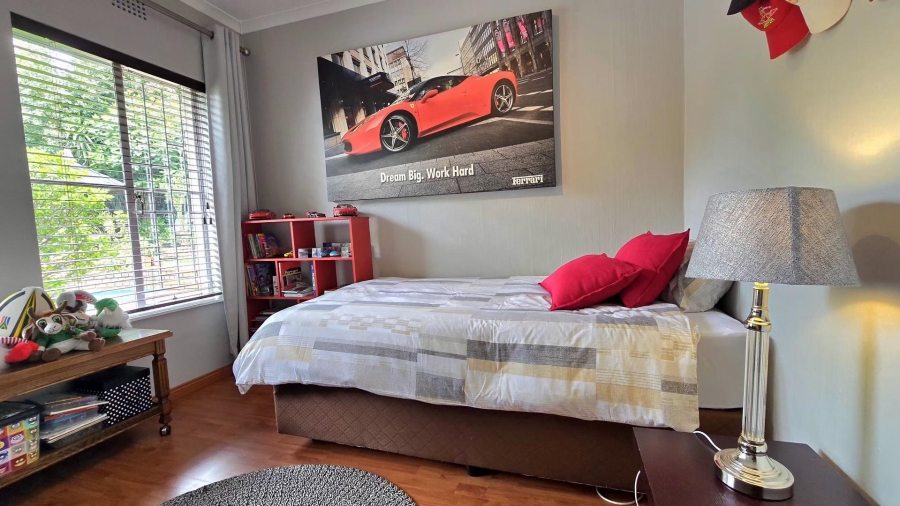 5 Bedroom Property for Sale in Mulbarton Gauteng