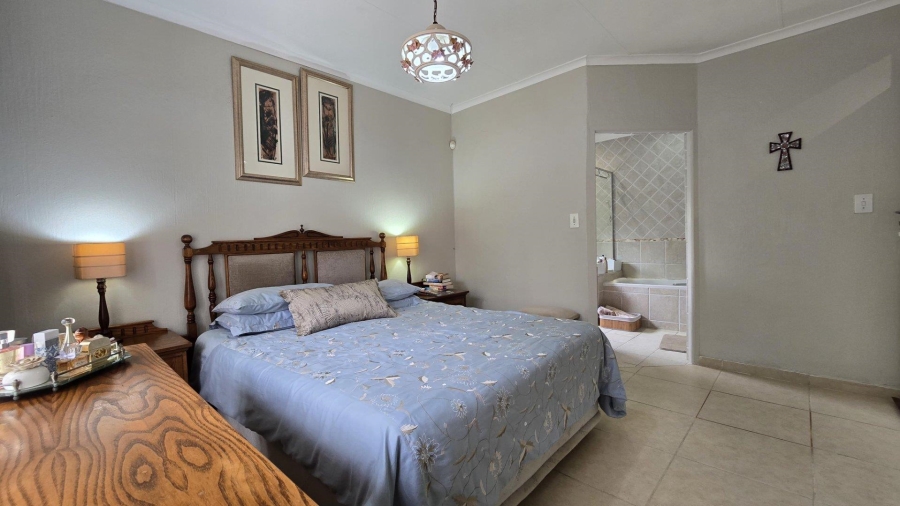 5 Bedroom Property for Sale in Mulbarton Gauteng