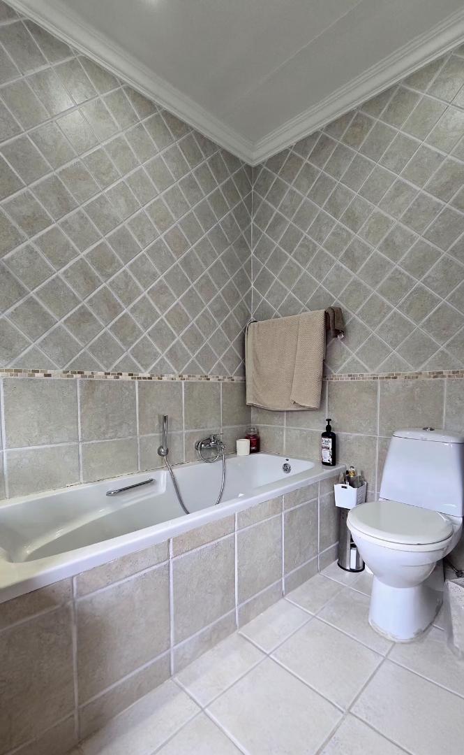 5 Bedroom Property for Sale in Mulbarton Gauteng