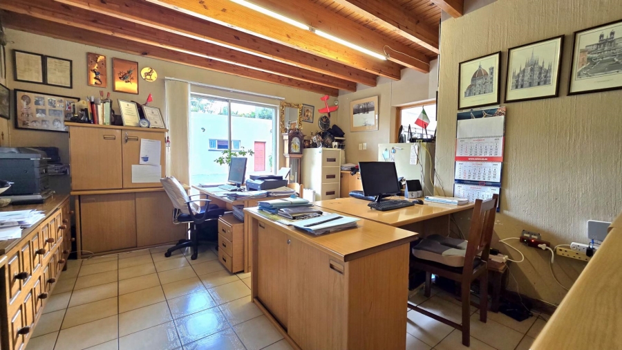 5 Bedroom Property for Sale in Mulbarton Gauteng