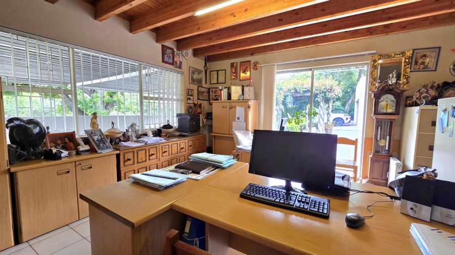 5 Bedroom Property for Sale in Mulbarton Gauteng