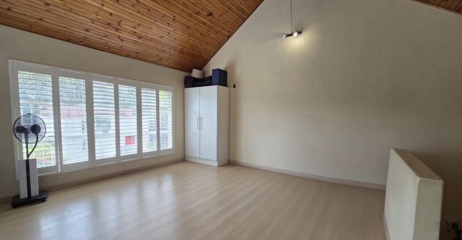 5 Bedroom Property for Sale in Mulbarton Gauteng