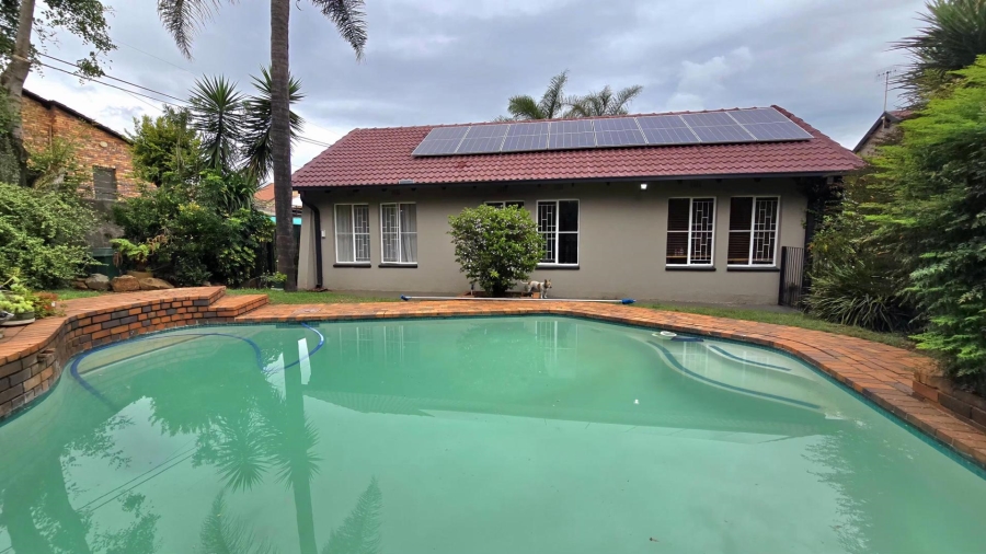 5 Bedroom Property for Sale in Mulbarton Gauteng