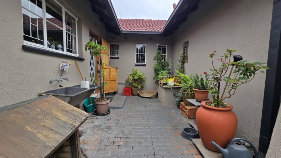 5 Bedroom Property for Sale in Mulbarton Gauteng