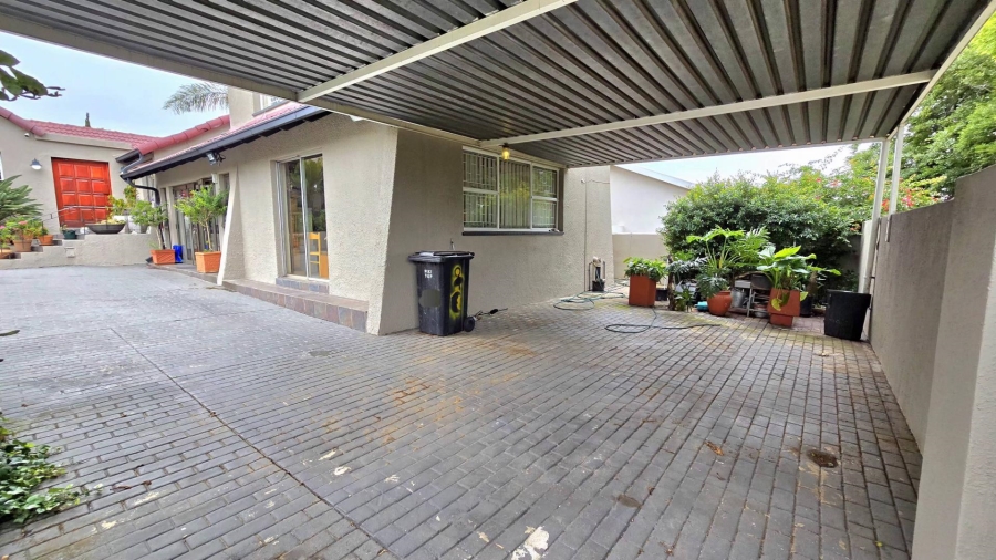 5 Bedroom Property for Sale in Mulbarton Gauteng