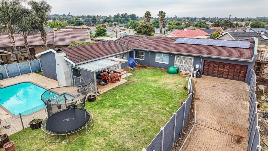 4 Bedroom Property for Sale in Verwoerdpark Gauteng