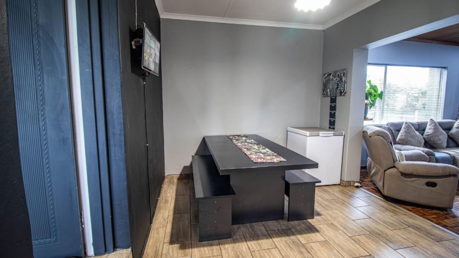 4 Bedroom Property for Sale in Verwoerdpark Gauteng