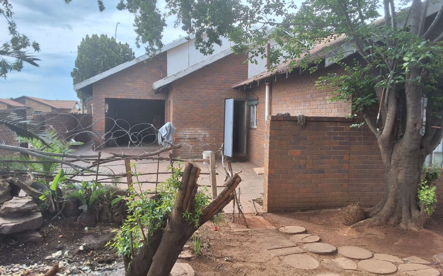 4 Bedroom Property for Sale in Palm Ridge Gauteng