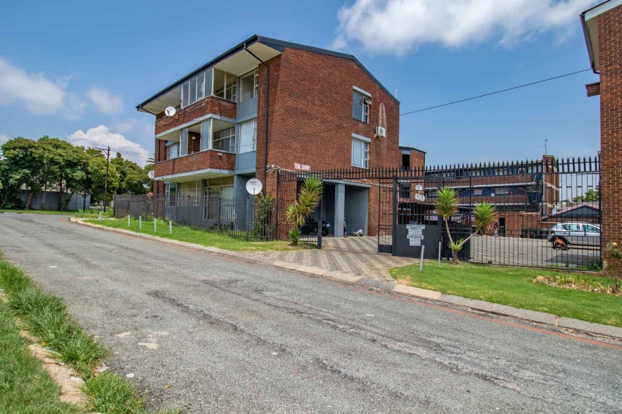 2 Bedroom Property for Sale in Florida Lake Gauteng