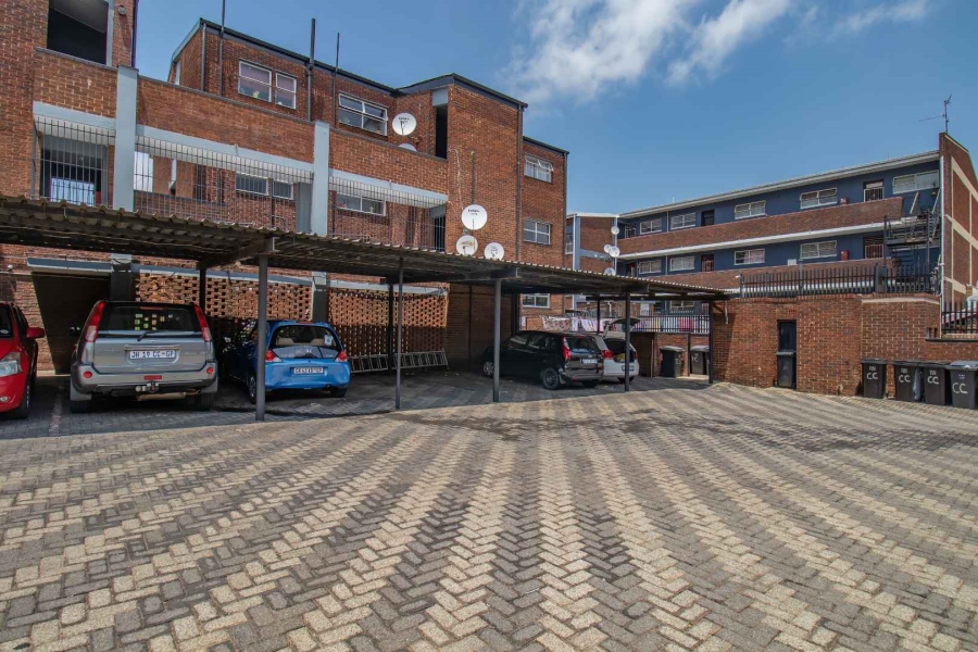 2 Bedroom Property for Sale in Florida Lake Gauteng