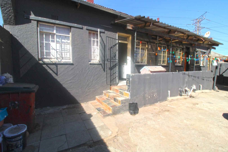 8 Bedroom Property for Sale in Newclare Gauteng