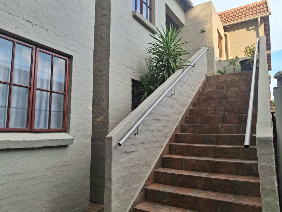 To Let 3 Bedroom Property for Rent in Saxonwold Gauteng