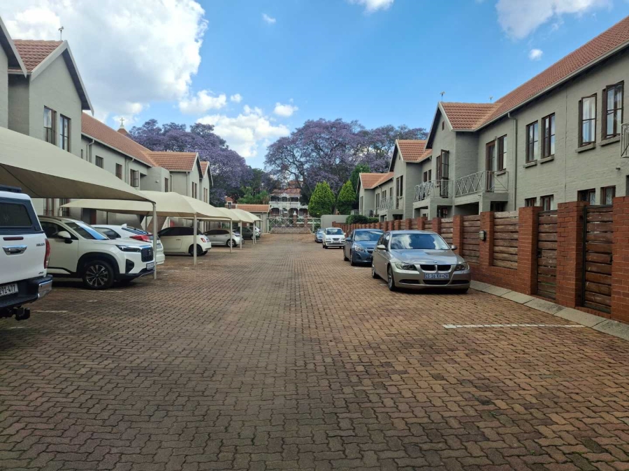 To Let 3 Bedroom Property for Rent in Saxonwold Gauteng
