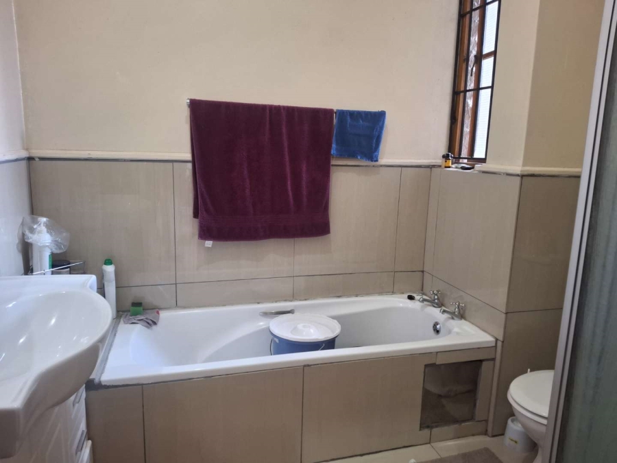 To Let 3 Bedroom Property for Rent in Saxonwold Gauteng