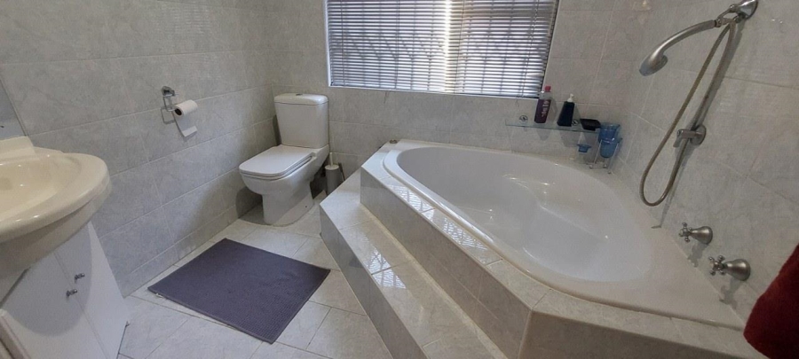 3 Bedroom Property for Sale in New Redruth Gauteng