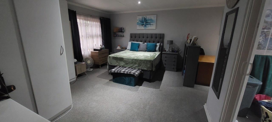 3 Bedroom Property for Sale in New Redruth Gauteng