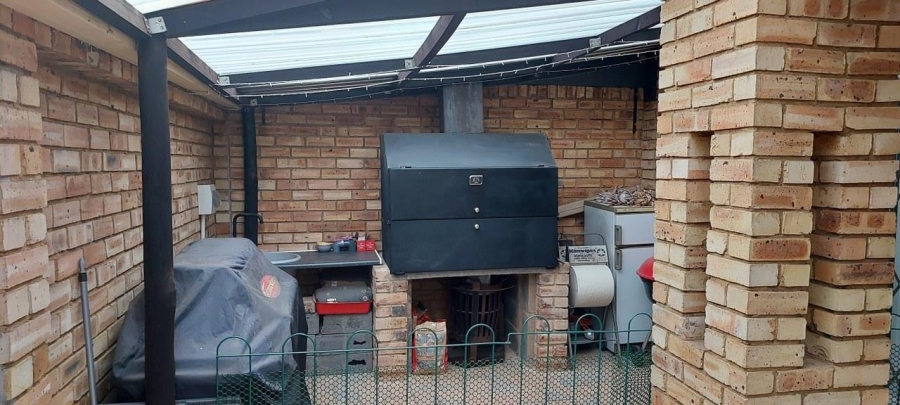 3 Bedroom Property for Sale in New Redruth Gauteng