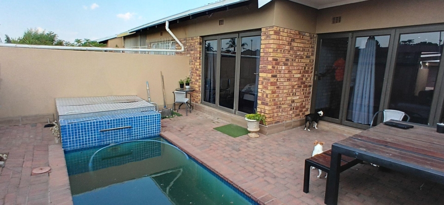 2 Bedroom Property for Sale in Sunward Park Gauteng