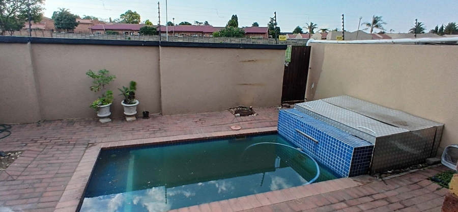 2 Bedroom Property for Sale in Sunward Park Gauteng