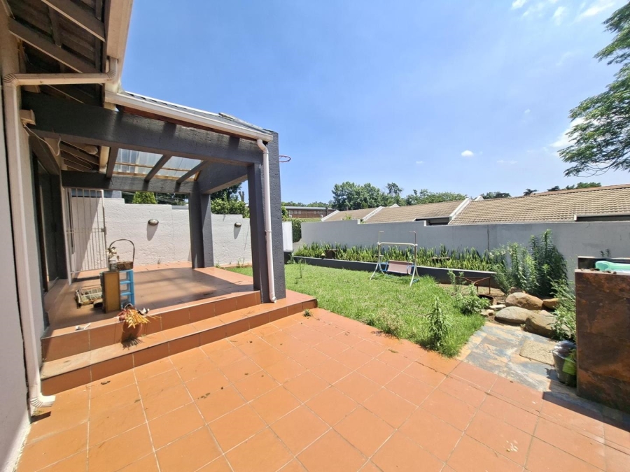 2 Bedroom Property for Sale in Buccleuch Gauteng