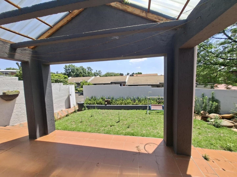 2 Bedroom Property for Sale in Buccleuch Gauteng