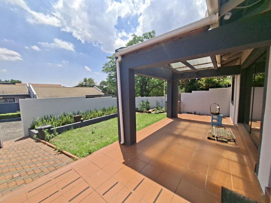 2 Bedroom Property for Sale in Buccleuch Gauteng