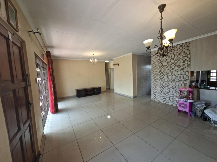 2 Bedroom Property for Sale in Buccleuch Gauteng