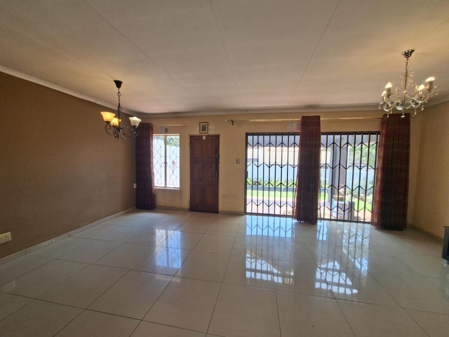 2 Bedroom Property for Sale in Buccleuch Gauteng
