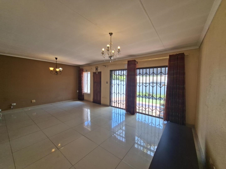 2 Bedroom Property for Sale in Buccleuch Gauteng