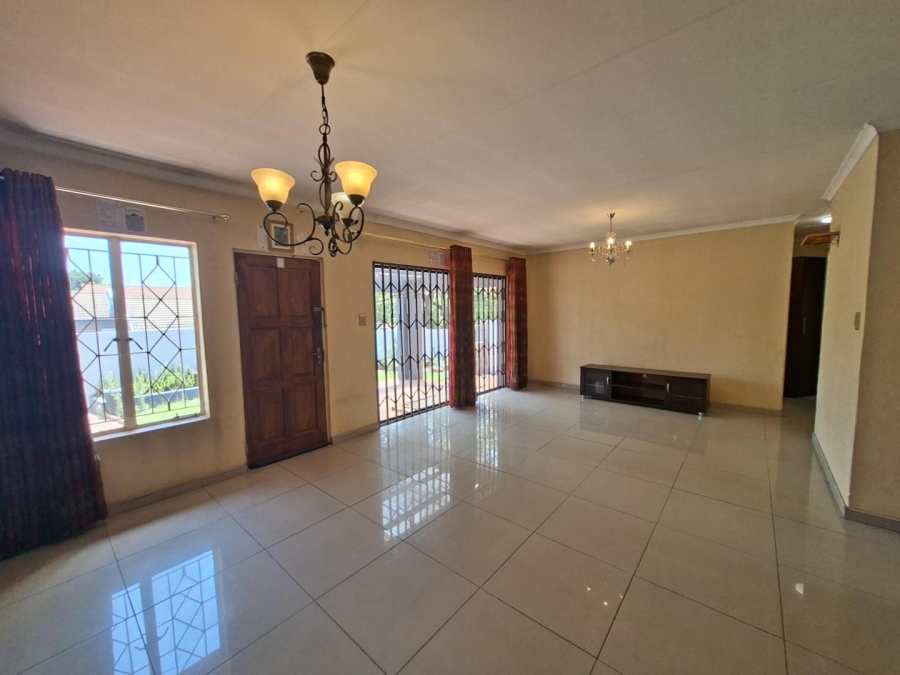 2 Bedroom Property for Sale in Buccleuch Gauteng