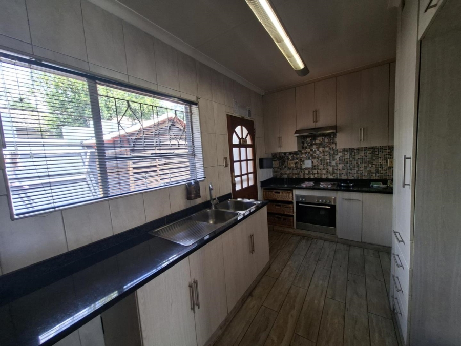 2 Bedroom Property for Sale in Buccleuch Gauteng