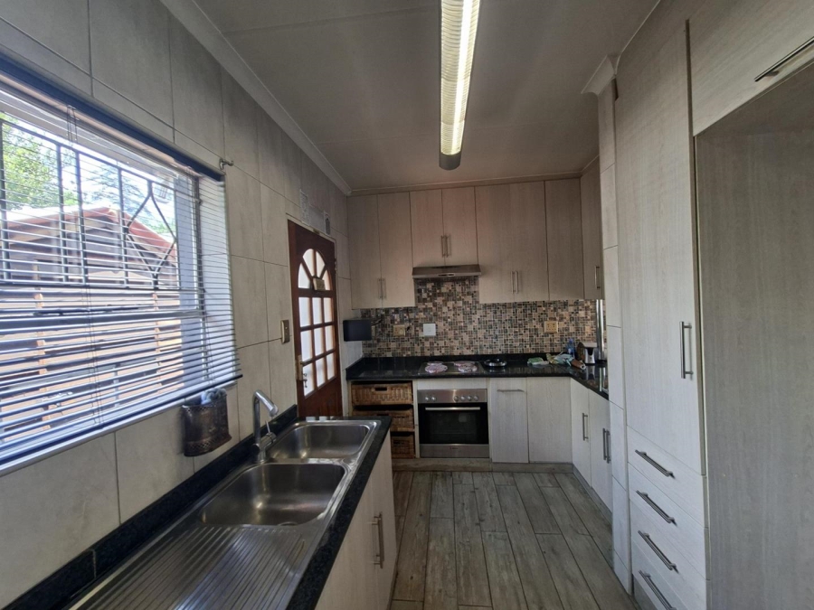 2 Bedroom Property for Sale in Buccleuch Gauteng