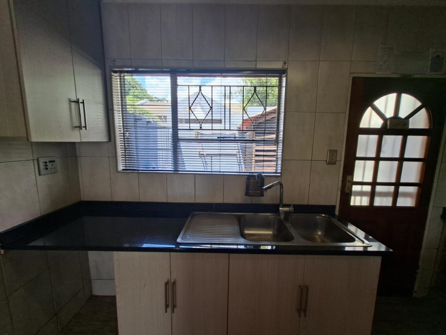 2 Bedroom Property for Sale in Buccleuch Gauteng