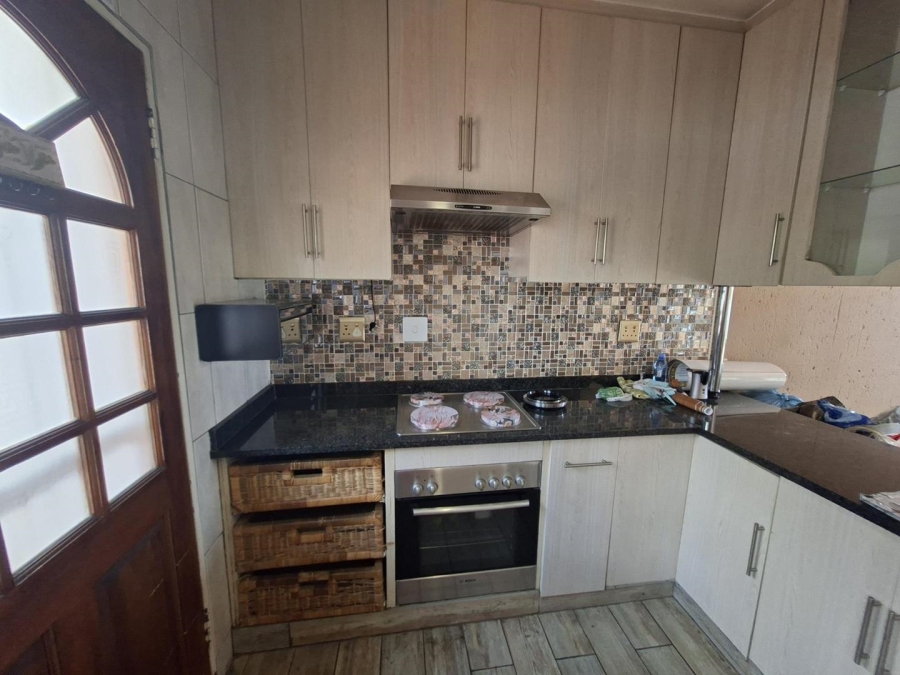 2 Bedroom Property for Sale in Buccleuch Gauteng