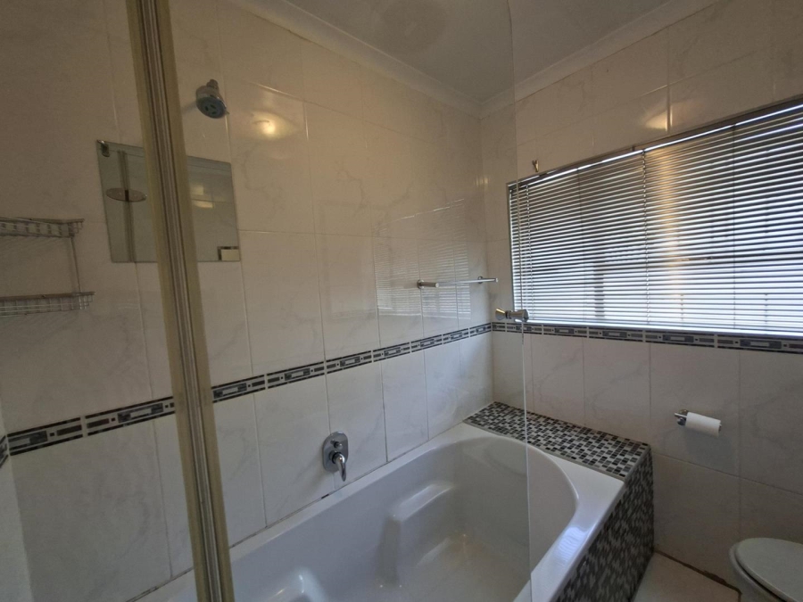 2 Bedroom Property for Sale in Buccleuch Gauteng