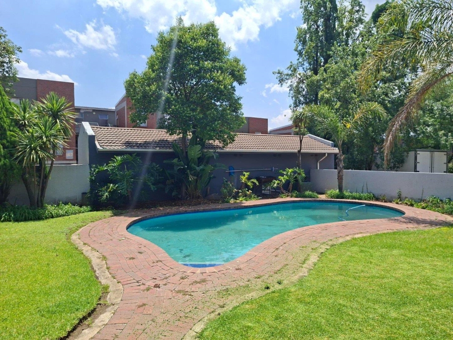 2 Bedroom Property for Sale in Buccleuch Gauteng