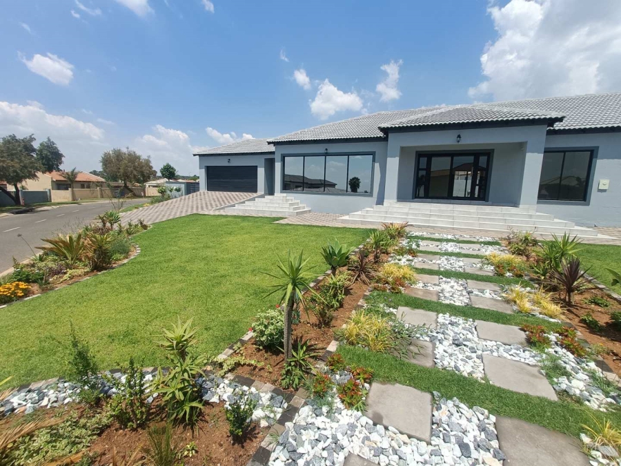 4 Bedroom Property for Sale in Arundo Estate Gauteng