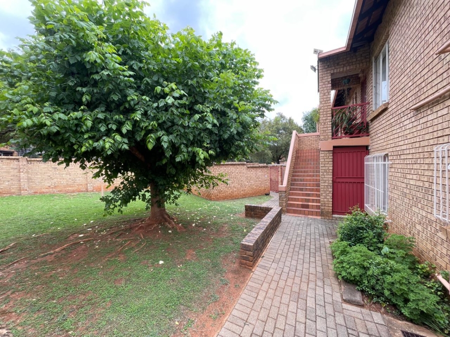 2 Bedroom Property for Sale in Faerie Glen Gauteng