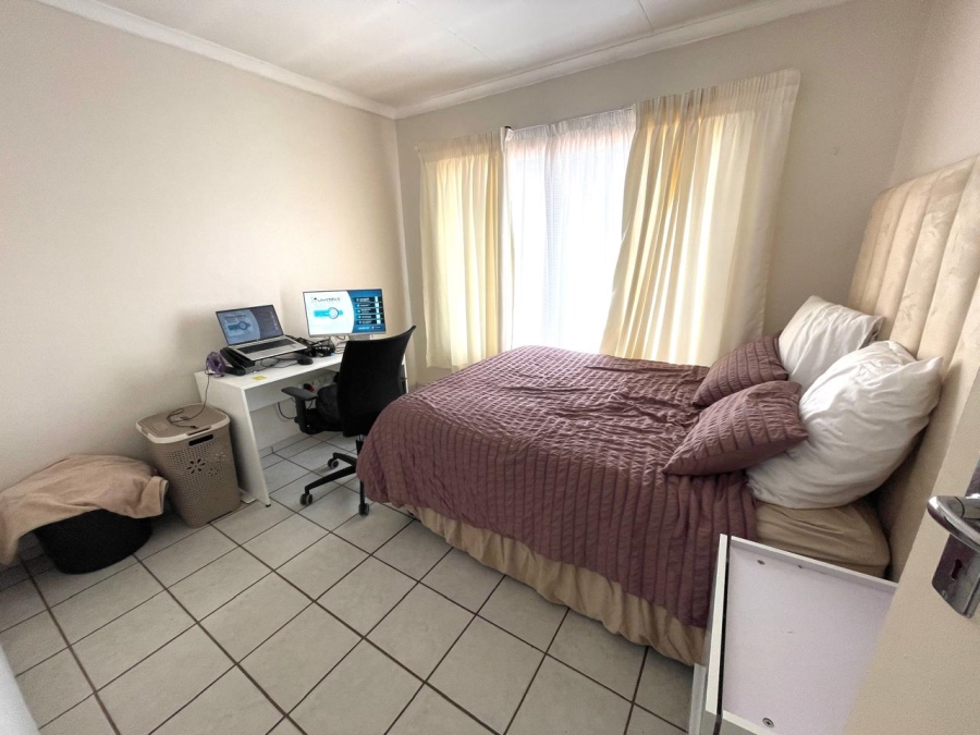 2 Bedroom Property for Sale in Faerie Glen Gauteng