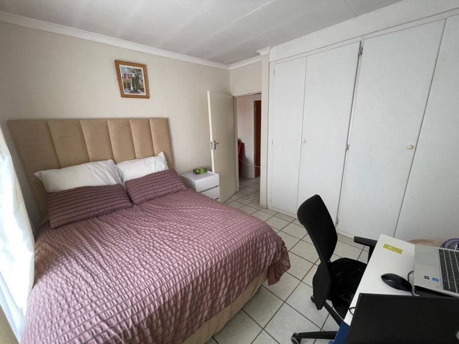 2 Bedroom Property for Sale in Faerie Glen Gauteng